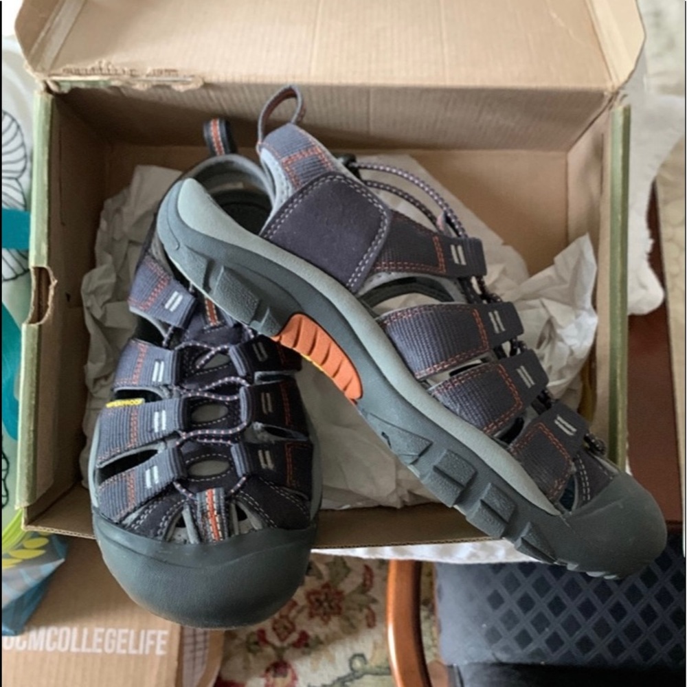 New KEEN mens Newport H2 India Ink & Rust 7.5